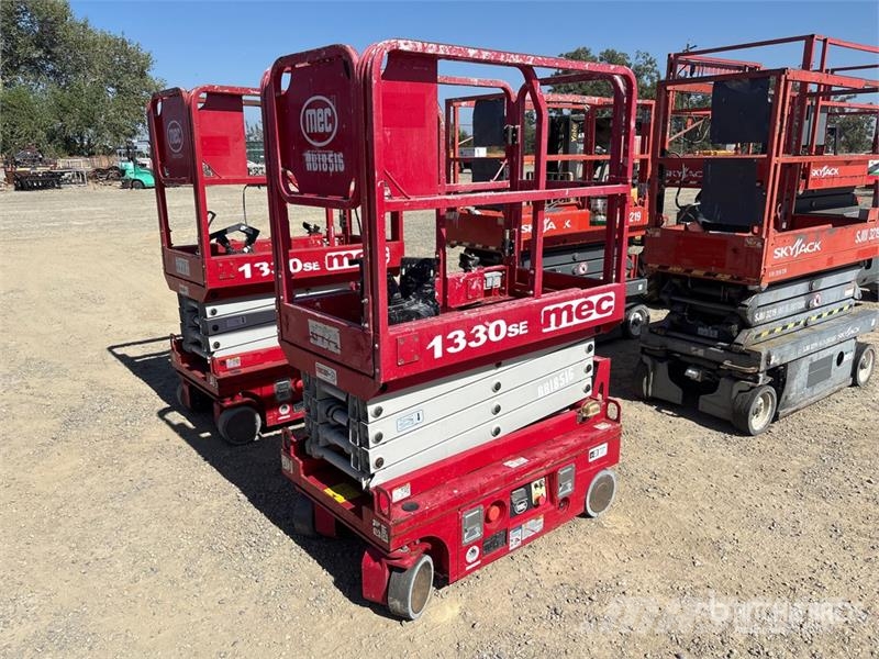 MEC 1330SE Electric Scissor Lift Saksilavat
