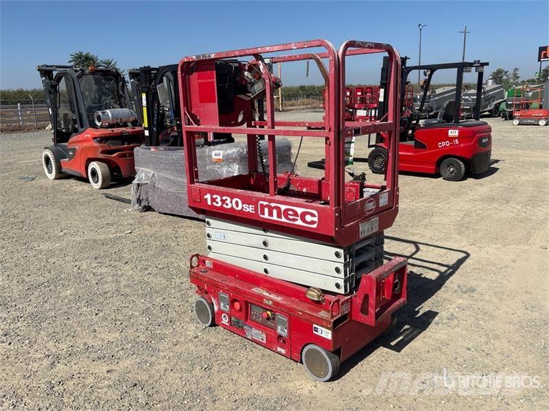 MEC 1330SE Electric Scissor Lift Saksilavat