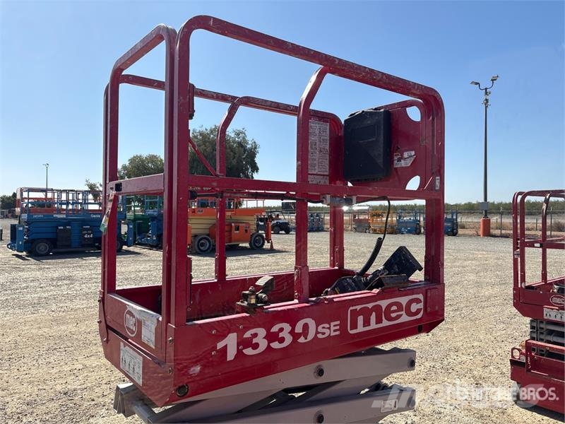 MEC 1330SE Electric Scissor Lift Saksilavat