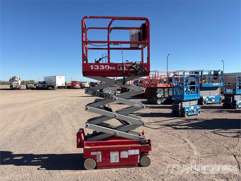 MEC 1330SE Electric Scissor Lift Scissor lifts