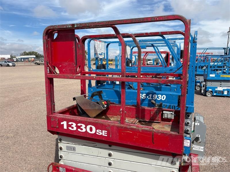 MEC 1330SE Scissor Lift Makazaste platforme
