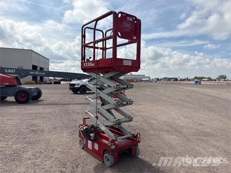 MEC 1330SE Scissor Lift Makazaste platforme