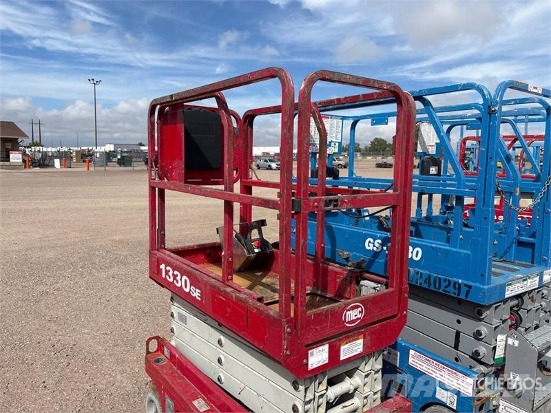 MEC 1330SE Scissor Lift Makazaste platforme