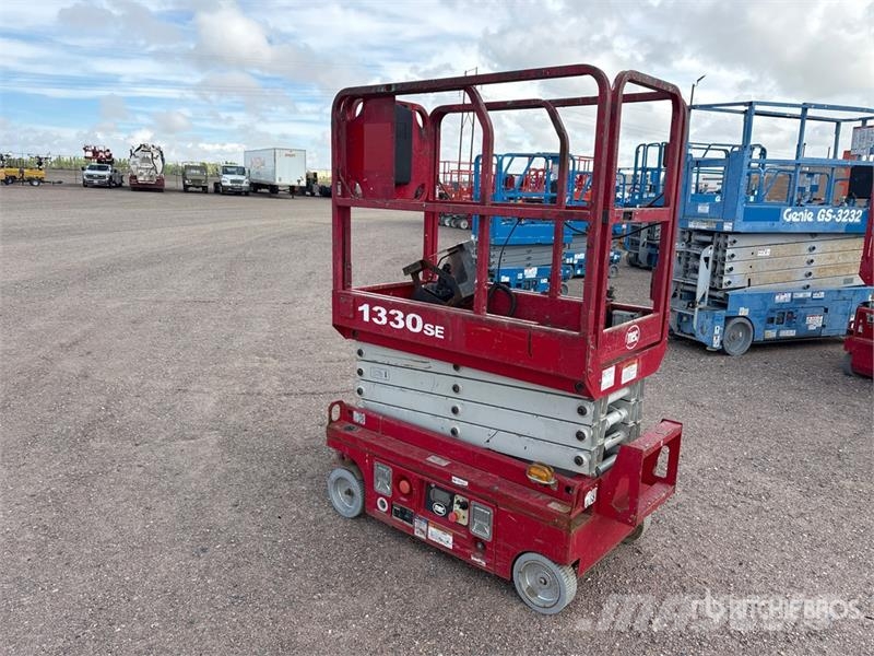 MEC 1330SE Scissor Lift Makazaste platforme