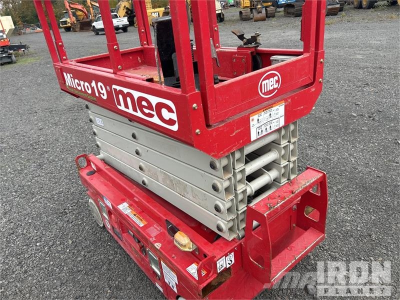 MEC MICRO 19 Electric Scissor Lift Scheren-Arbeitsbühnen
