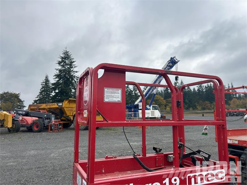 MEC MICRO 19 Electric Scissor Lift Scheren-Arbeitsbühnen