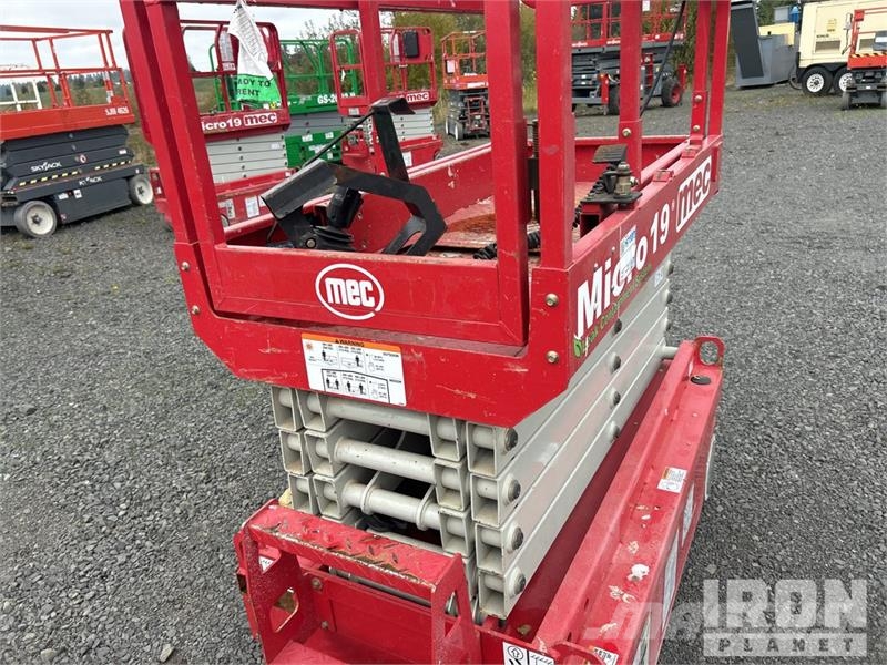 MEC MICRO 19 Electric Scissor Lift Scheren-Arbeitsbühnen