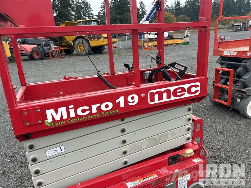 MEC MICRO 19 Electric Scissor Lift Scheren-Arbeitsbühnen