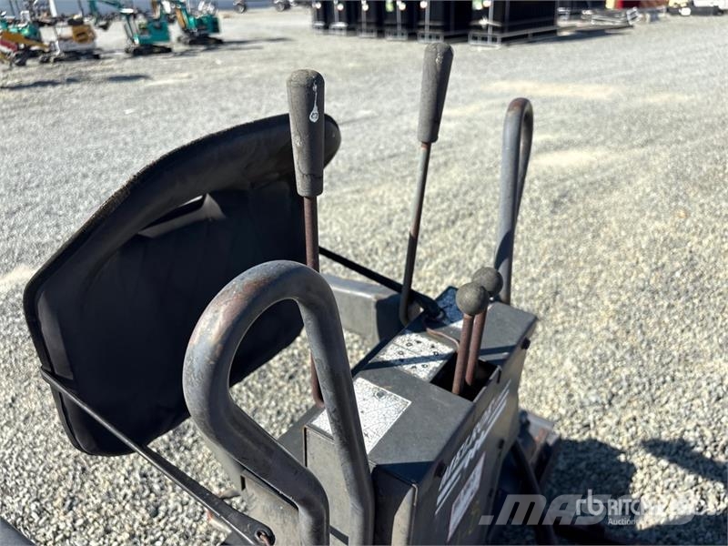 Melroe 911 Skid Steer Backhoe Ekskavaatorikopad ja lisaseadmed
