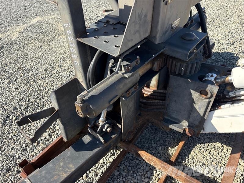 Melroe 911 Skid Steer Backhoe Ekskavaatorikopad ja lisaseadmed