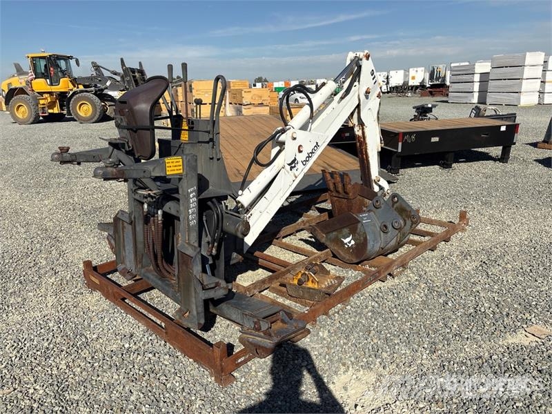 Melroe 911 Skid Steer Backhoe Ekskavaatorikopad ja lisaseadmed