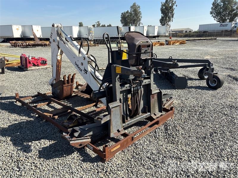 Melroe 911 Skid Steer Backhoe Ekskavaatorikopad ja lisaseadmed