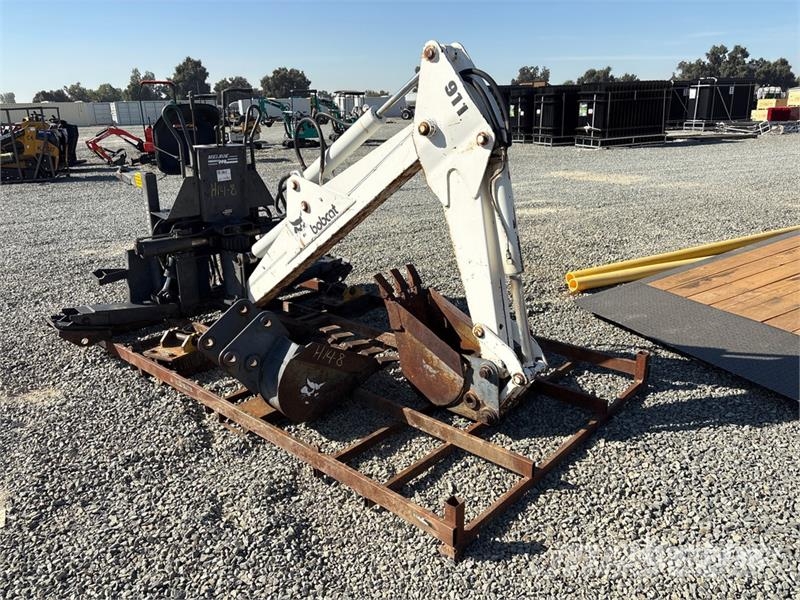 Melroe 911 Skid Steer Backhoe Ekskavaatorikopad ja lisaseadmed