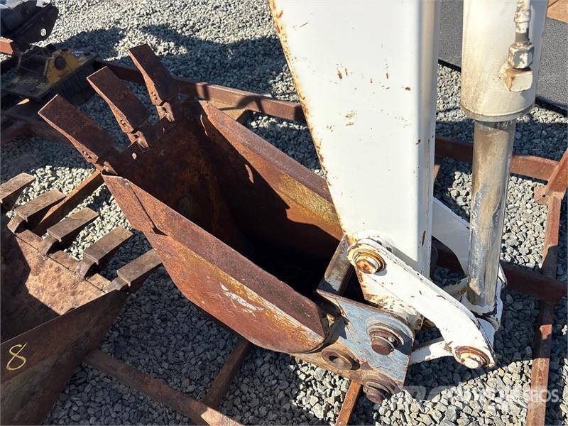 Melroe 911 Skid Steer Backhoe Ekskavaatorikopad ja lisaseadmed
