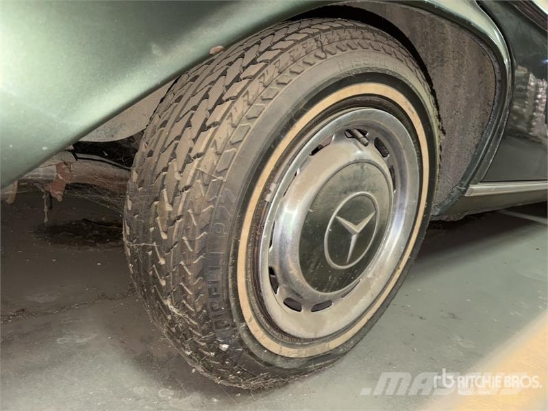 Mercedes-Benz 280SEL Classic Car Avtomobili