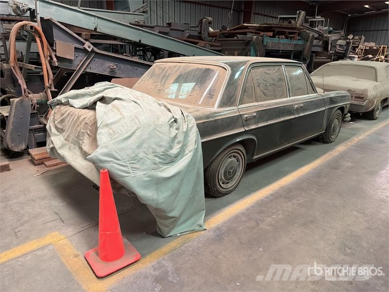 Mercedes-Benz 280SEL Classic Car Avtomobili