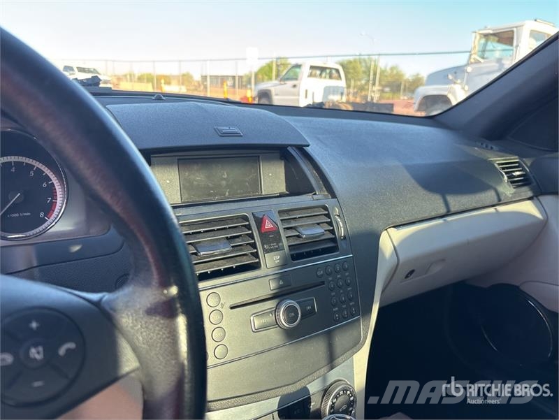 Mercedes-Benz C300 Легковые автомобили