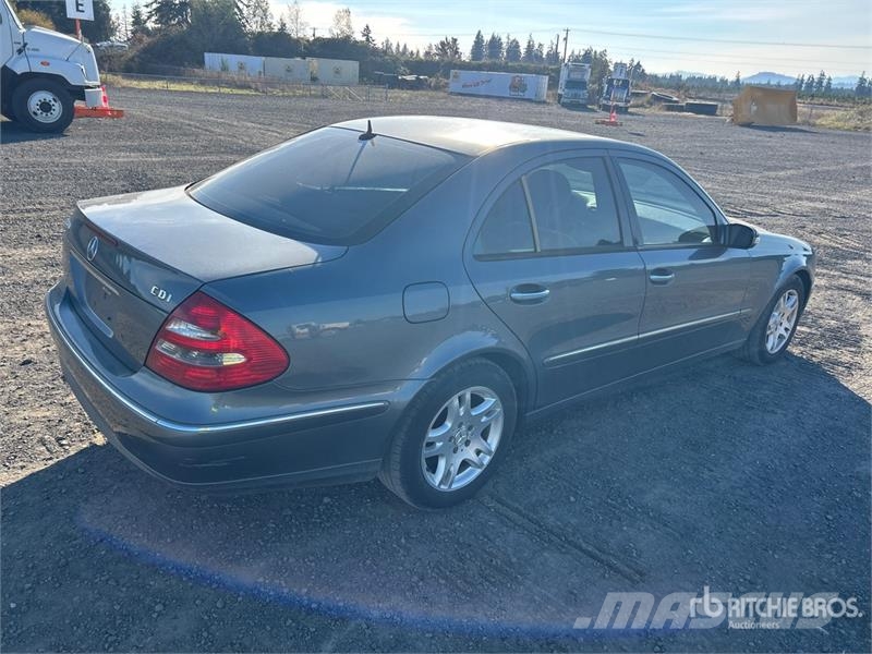 Mercedes-Benz E320 Avtomobili