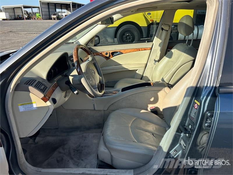 Mercedes-Benz E320 Avtomobili
