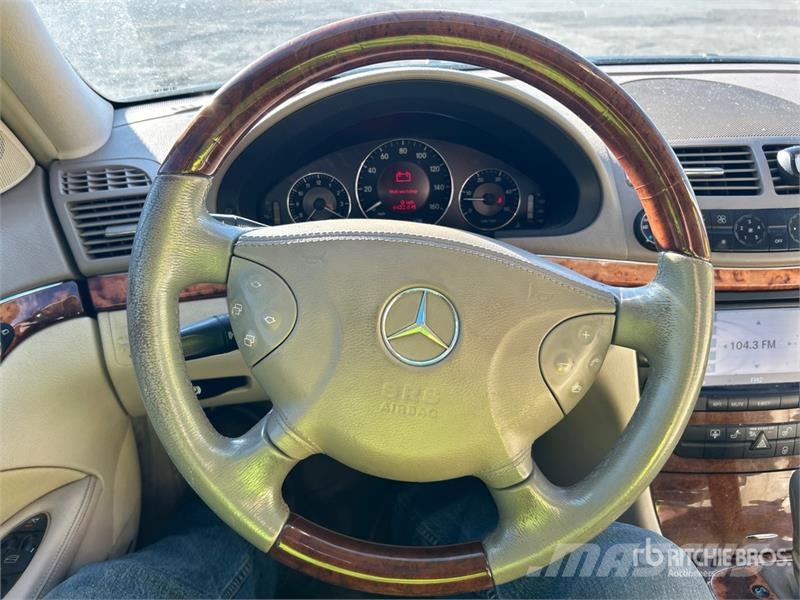 Mercedes-Benz E320 Avtomobili