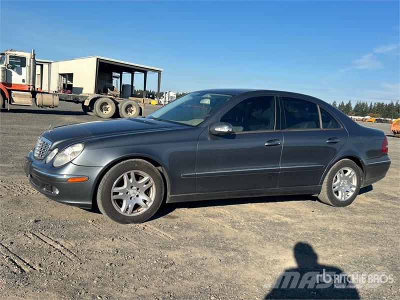 Mercedes-Benz E320 Avtomobili