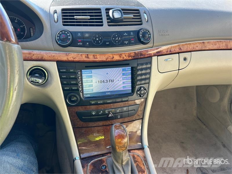 Mercedes-Benz E320 Avtomobili