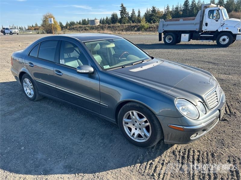 Mercedes-Benz E320 Avtomobili