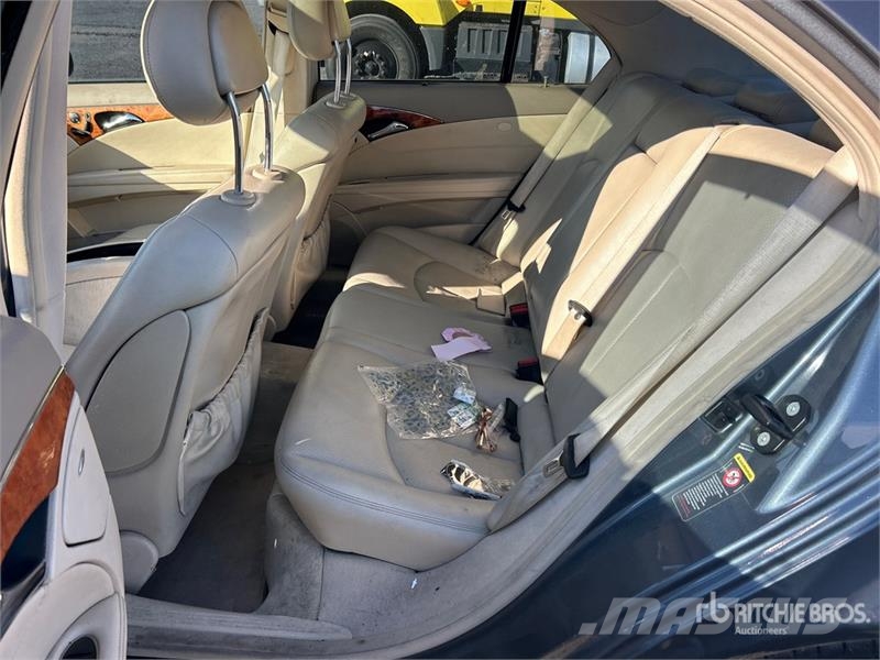Mercedes-Benz E320 Avtomobili