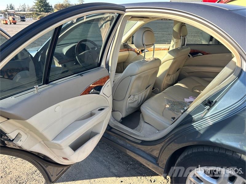Mercedes-Benz E320 Avtomobili