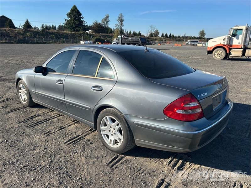 Mercedes-Benz E320 Avtomobili
