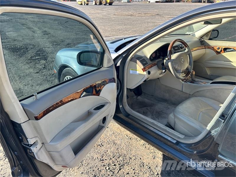 Mercedes-Benz E320 Avtomobili