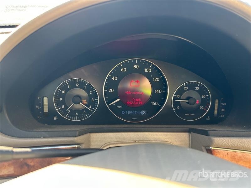 Mercedes-Benz E320 Avtomobili