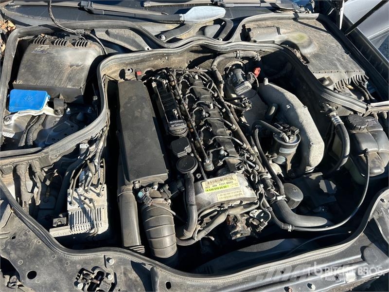 Mercedes-Benz E320 Avtomobili