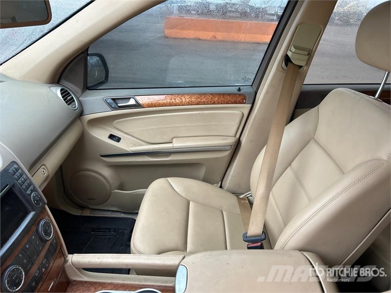 Mercedes-Benz ML320 Avtomobili
