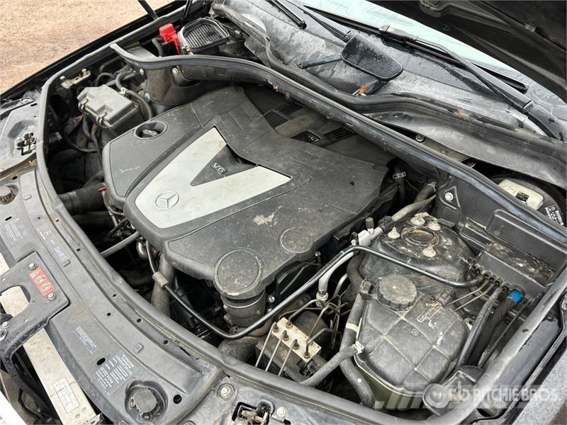 Mercedes-Benz ML320 Avtomobili