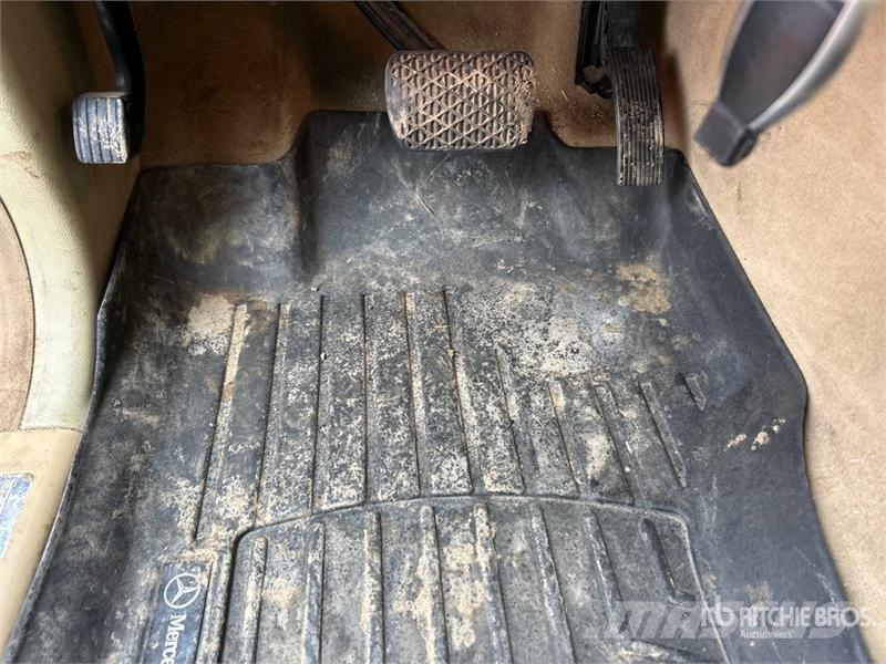 Mercedes-Benz ML320 Avtomobili
