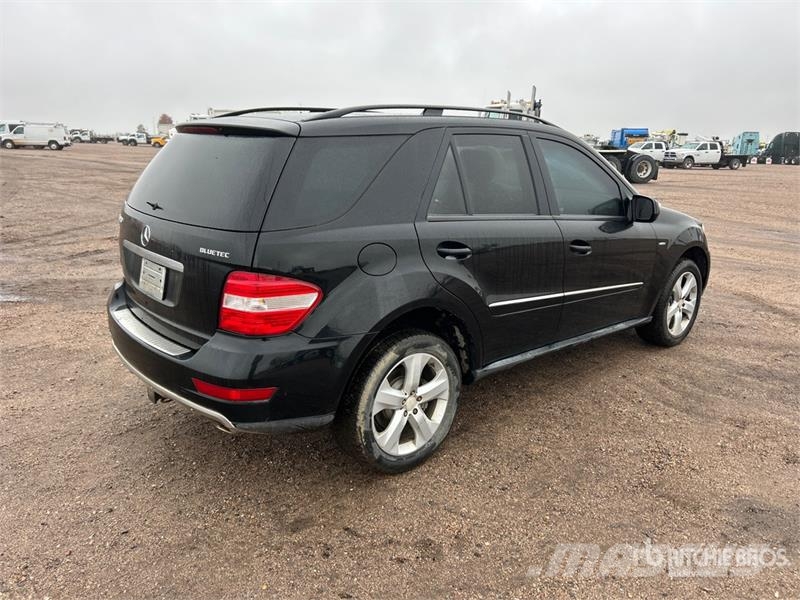 Mercedes-Benz ML320 Avtomobili