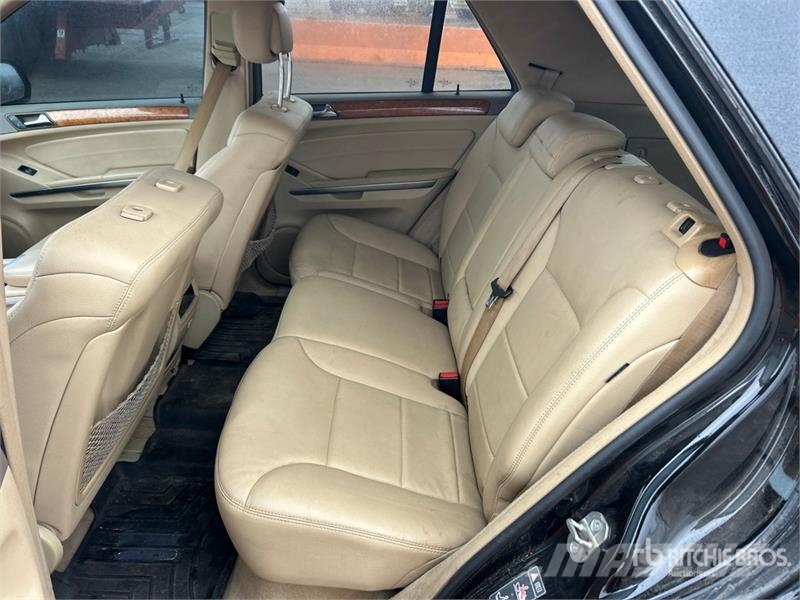Mercedes-Benz ML320 Avtomobili