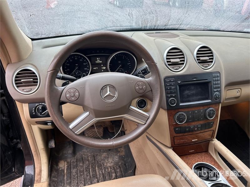 Mercedes-Benz ML320 Avtomobili