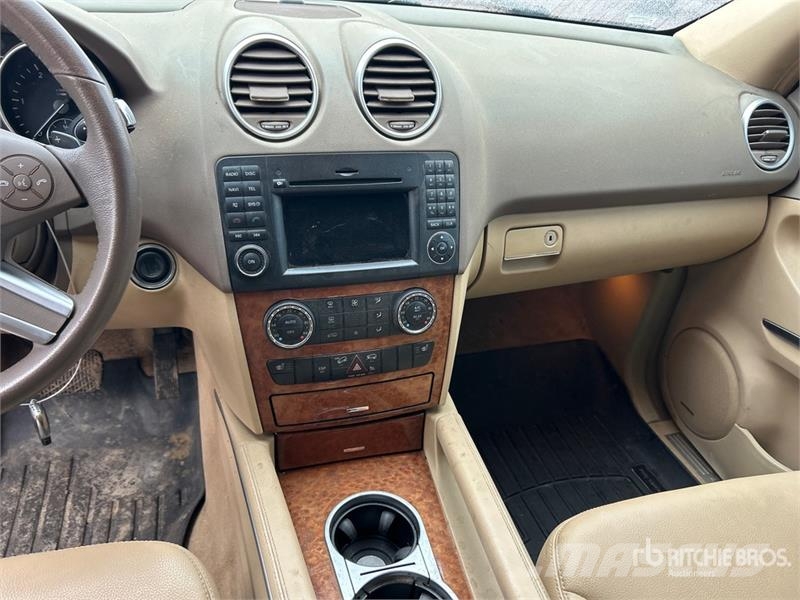 Mercedes-Benz ML320 Avtomobili