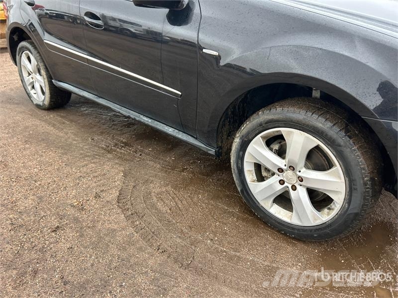 Mercedes-Benz ML320 Avtomobili
