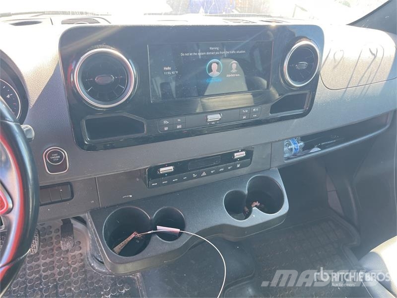Mercedes-Benz Sprinter 4x4 Cargo Van Furgões