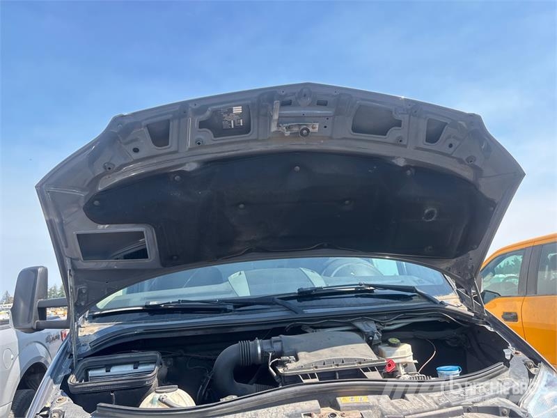 Mercedes-Benz Sprinter 4x2 Van Truck Box body trucks