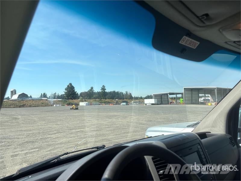 Mercedes-Benz Sprinter 4x2 Van Truck Box body trucks