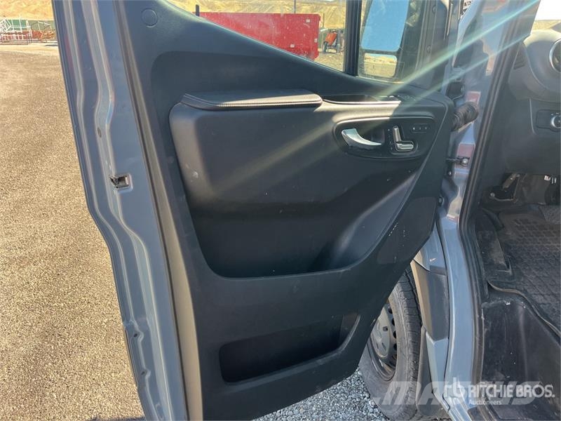 Mercedes-Benz Sprinter 4x4 Cargo Van Furgões