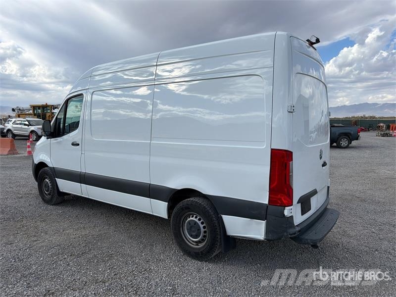 Mercedes-Benz Sprinter 2500 Cargo Van パネルバン