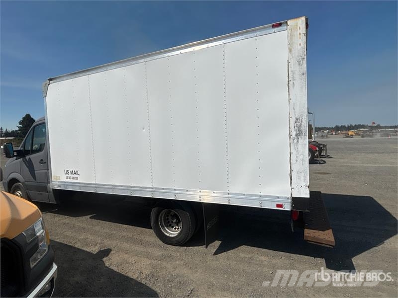 Mercedes-Benz Sprinter 4x2 Van Truck Box body trucks