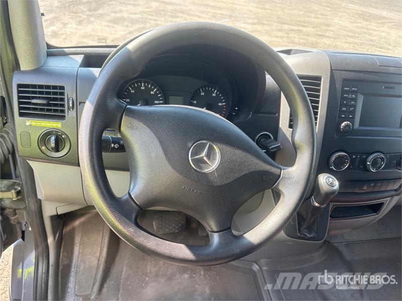 Mercedes-Benz Sprinter 4x2 Van Truck Box body trucks