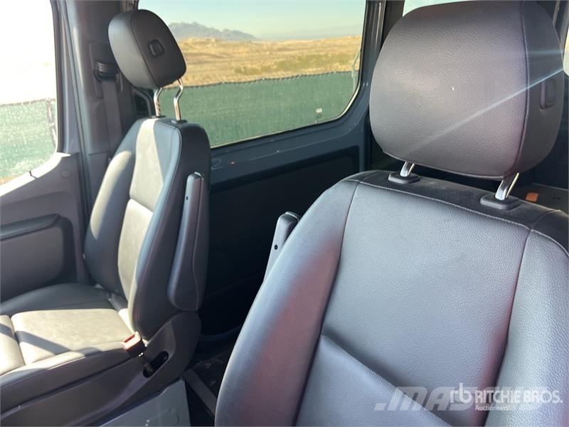 Mercedes-Benz Sprinter 4x4 Cargo Van Furgões