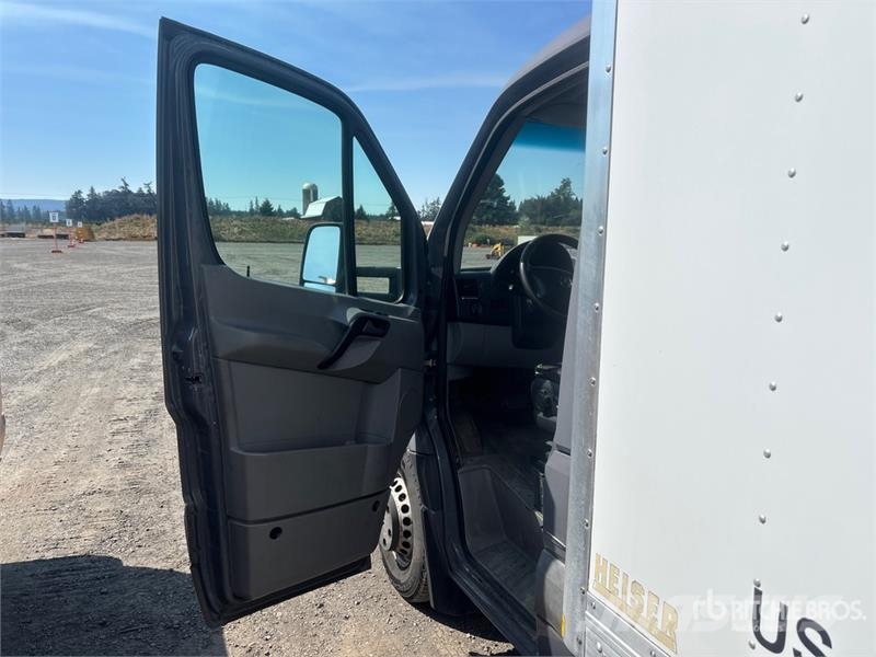Mercedes-Benz Sprinter 4x2 Van Truck Box body trucks